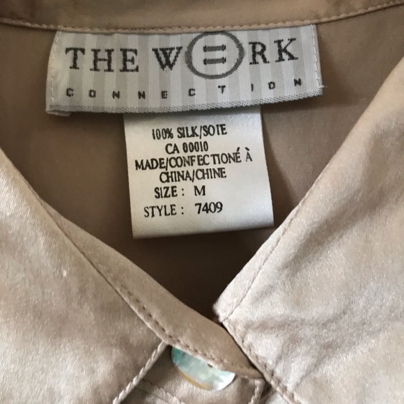 100% Silk button up blouse - Picture 3 of 4